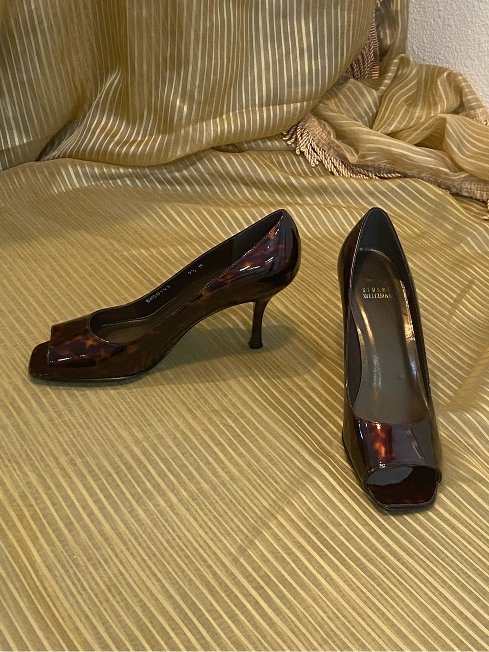 NWT Stuart Weitzman Tortoiseshell Patent Leather Peep-Toe Pumps, Brown, size 9.5